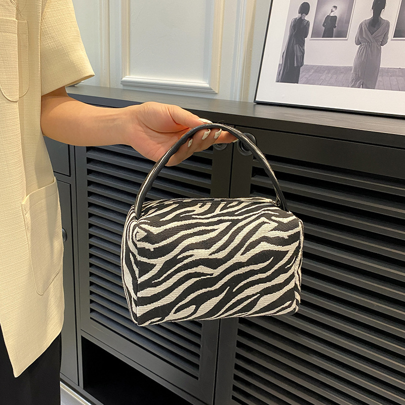 Sac de maquillage léopard de l - Ysl Beauty Makeup Bag avis et prix