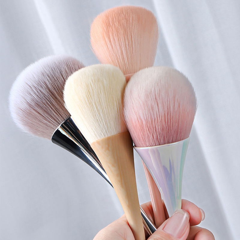 Brosse à ongles en forme de li - Beauty Makeup Background avis et prix